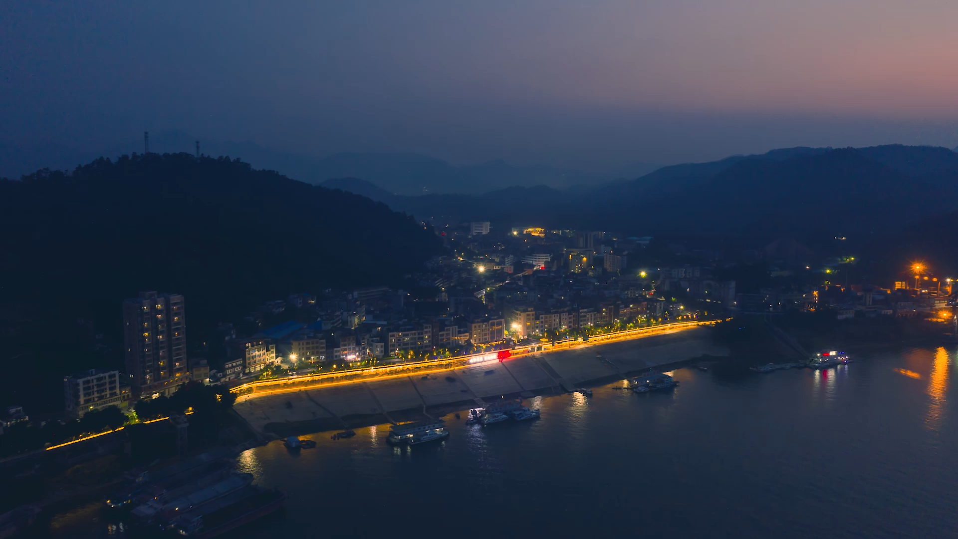 梁玉莉帶隊赴第二十二屆云浮國際石展會暨第十六屆云浮石文化周場館調(diào)研云安企業(yè)參展情況